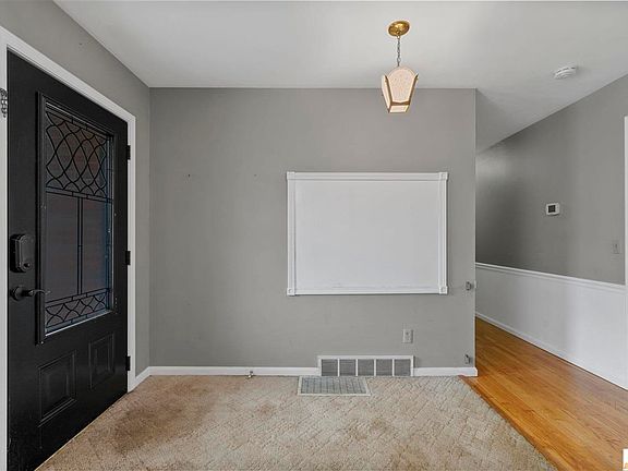 4th image of 412 Owens St