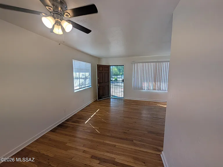 1401 E 10th St #3 — Photo 4