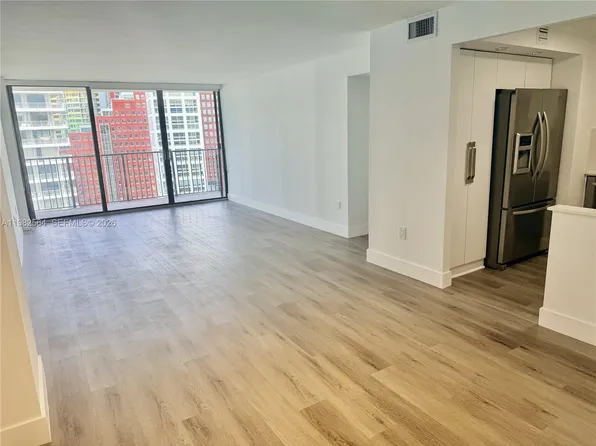 1450 Brickell Bay Dr, Miami, FL