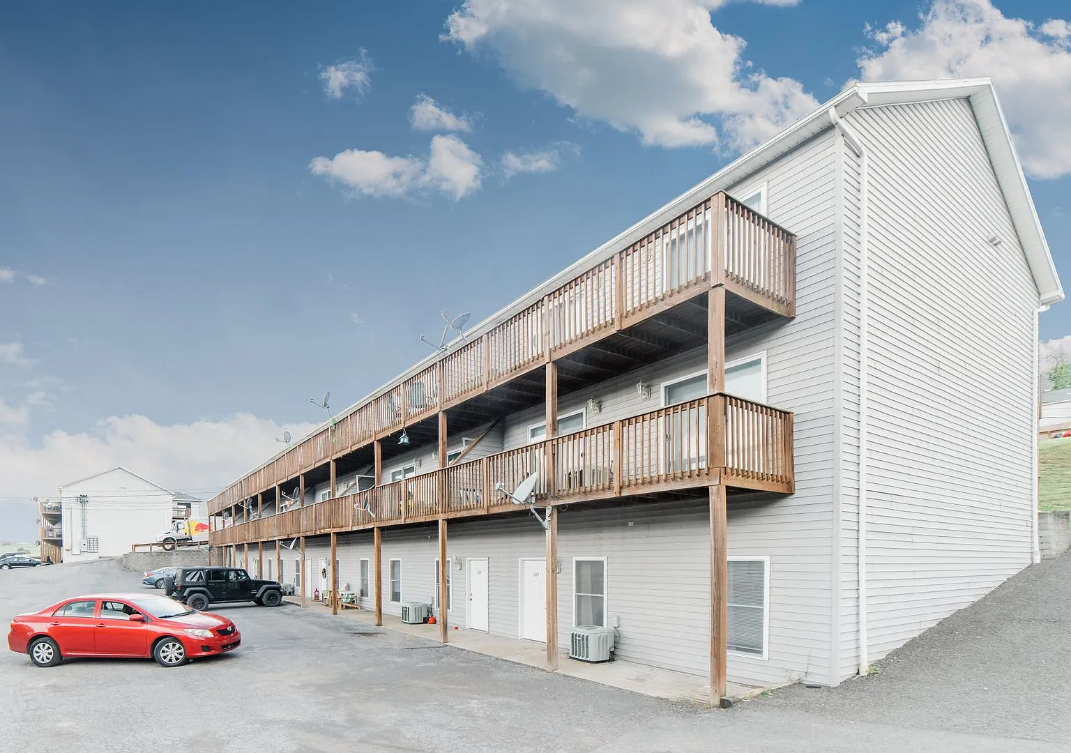 Pinnacle Heights Apartments — Photo 3