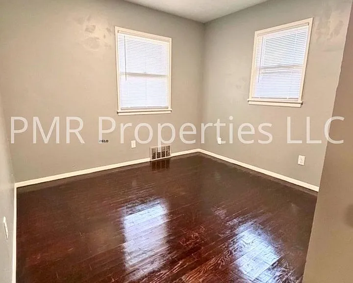 2115 Avenue M — Photo 8