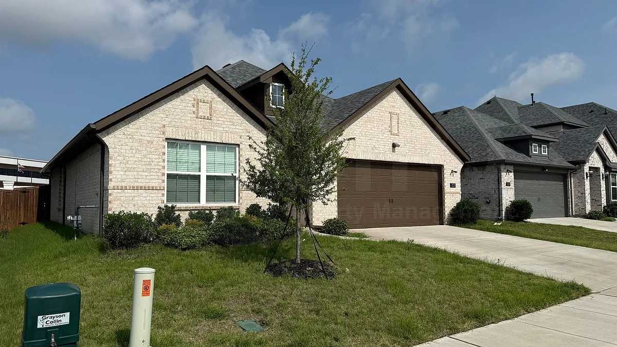 3 bed, 2.0 bath, 1799 sqft, $1,799 — Photo 2