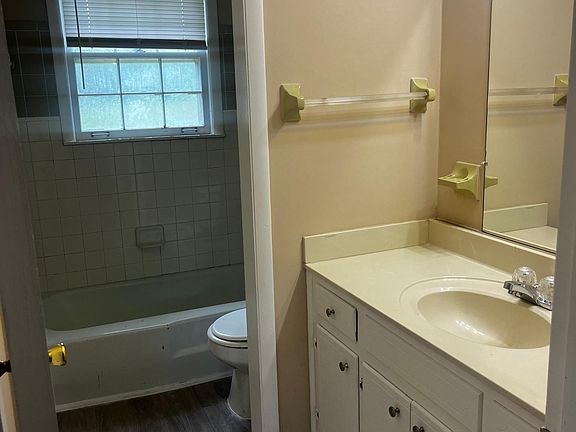 3rd image of 775 Hayden Dr