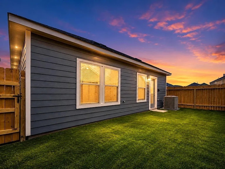 8018 Fijian Cypress Dr — Photo 32