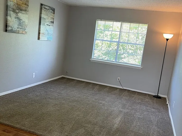 South Point Apartments — Photo 17