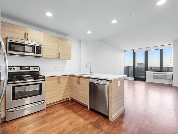 2nd image of 2020 Hudson St #505