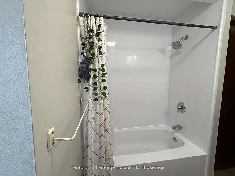 7 Klauck St #1 — Photo 10
