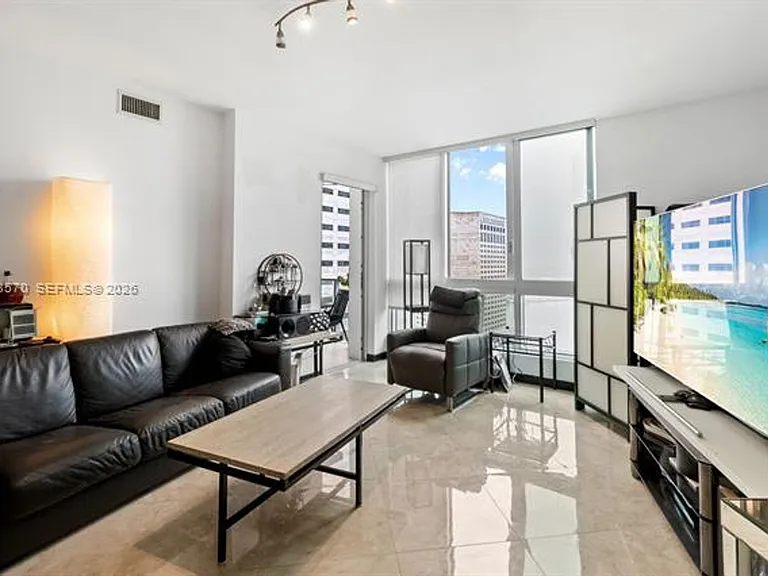300 S Biscayne Blvd #T-2514 — Photo 2