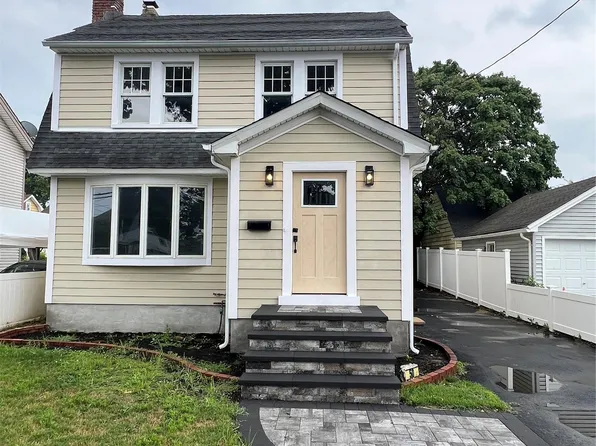 50 E Saint Marks Place, Valley Stream, NY 11580