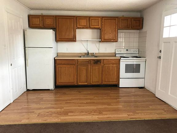 2nd image of 811 Main St