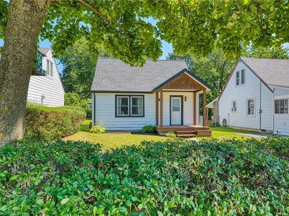 38 Oak St, Stratford, ON N5A 2G1