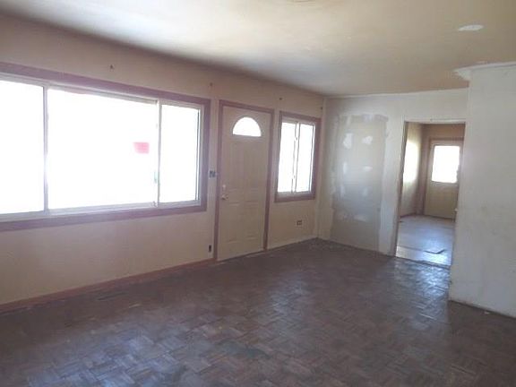 3rd image of 213 E Streamwood Blvd