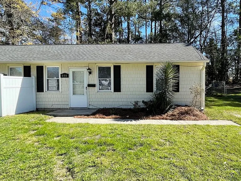 516 Elm St — Photo 1