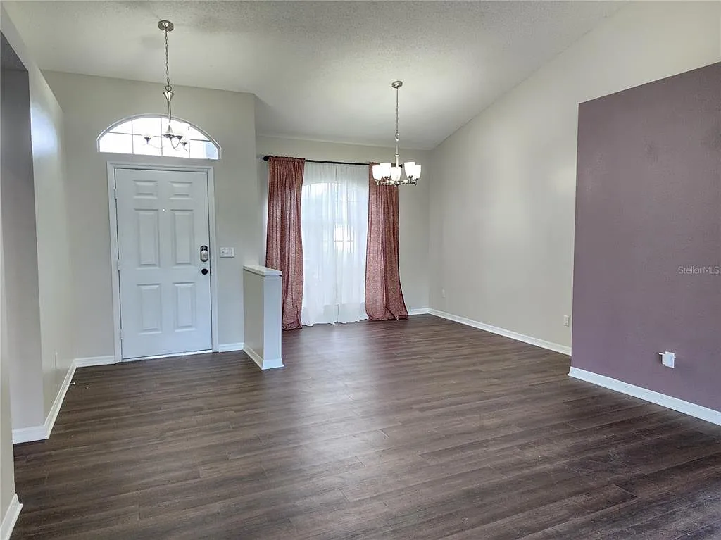 3 bed, 2.0 bath, 1786 sqft, $2,995 — Photo 2