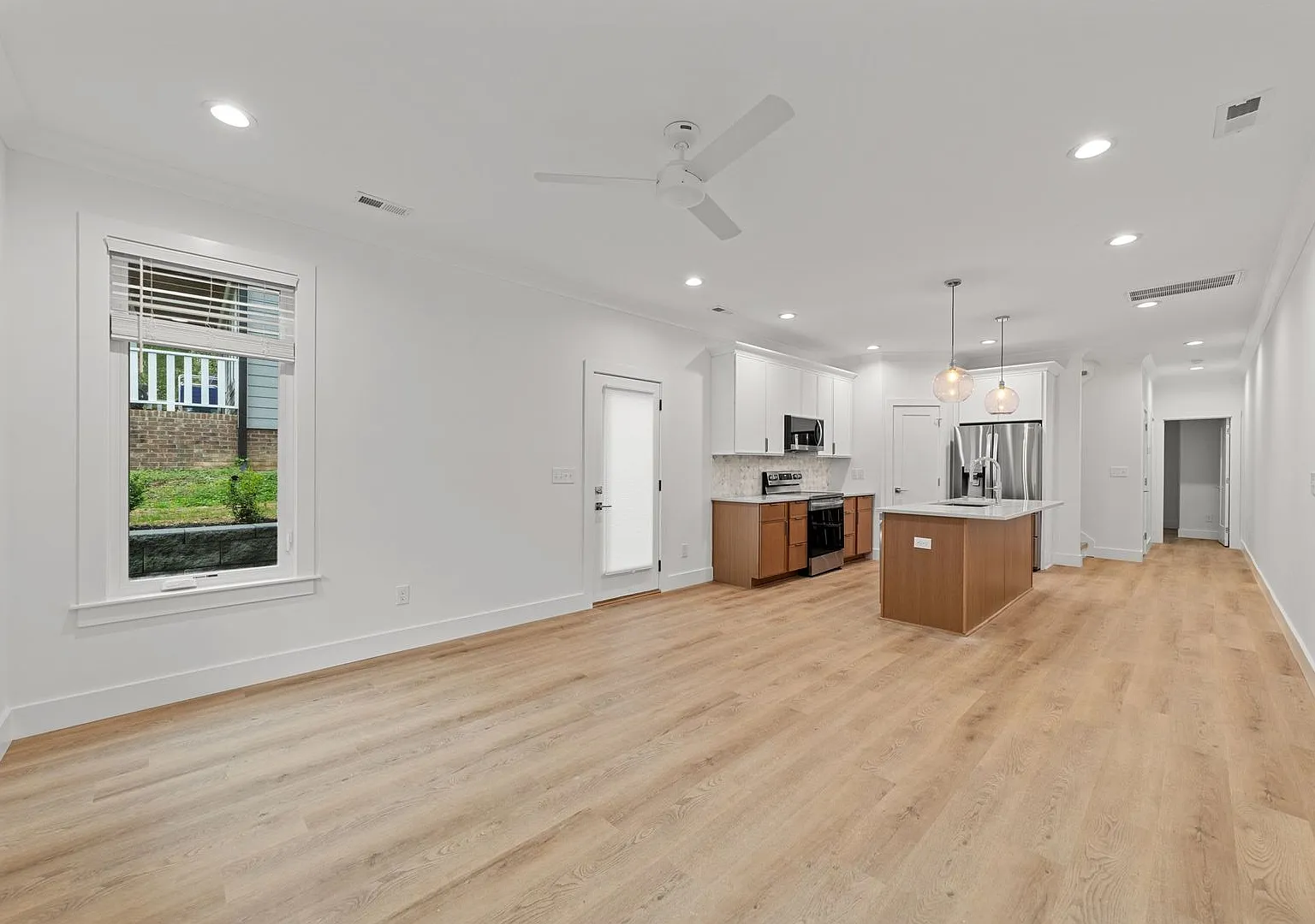 Gorgeous New Construction! Premium, Modern Finishes! Pet Friendly! — Photo 4