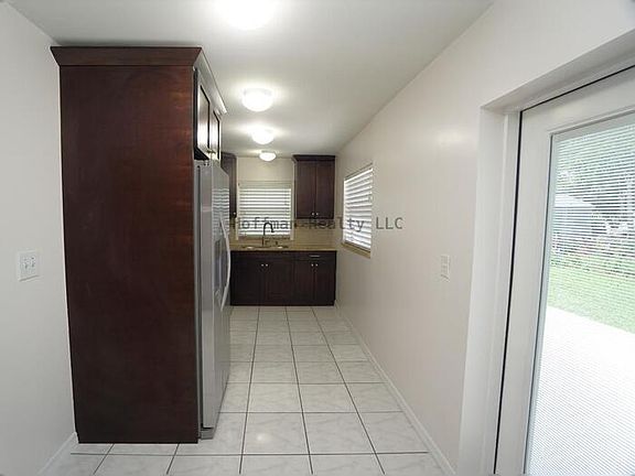4th image of 3106 W La Salle St
