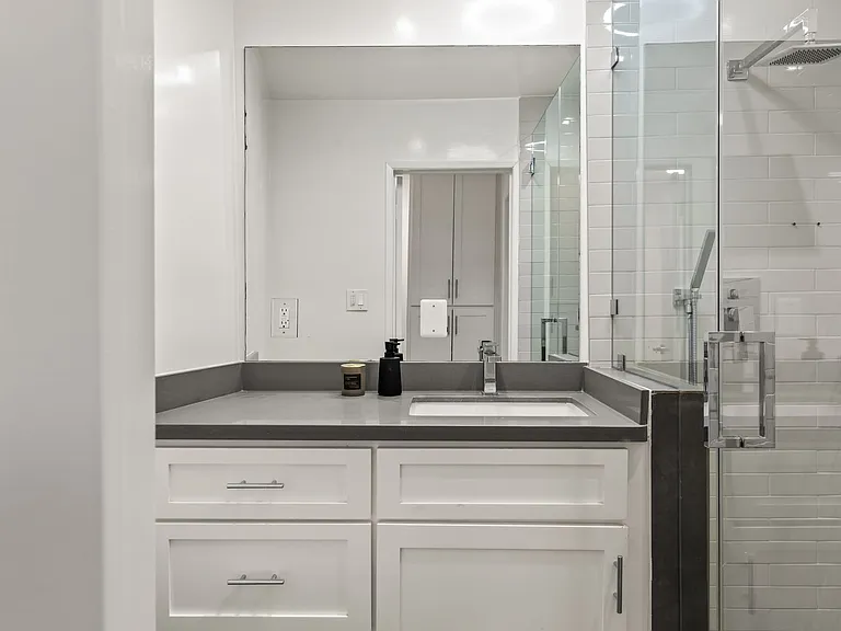 1700 Malcolm Ave — Photo 22