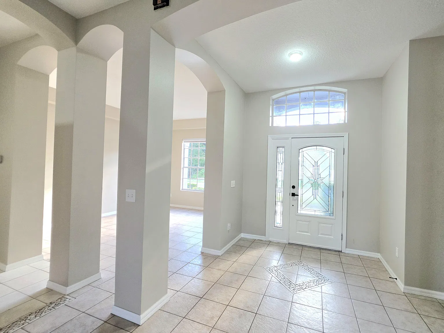 4 bed, 2549 sqft, $2,300 — Photo 3