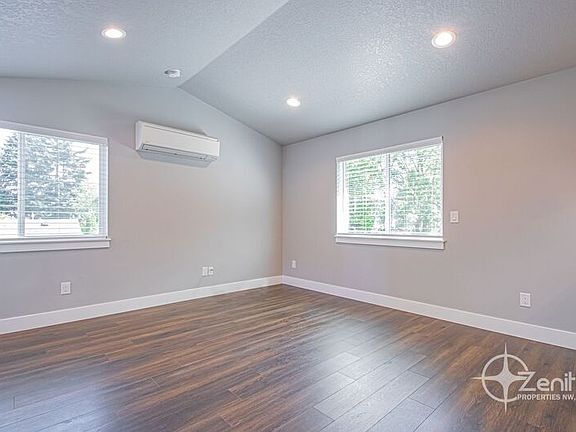 4th image of 3401 Kauffman Ave #3403