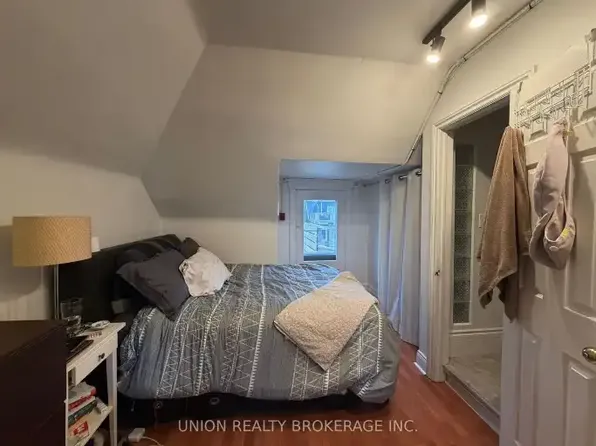 33 Balsam Ave #2, Toronto, ON M4E 3B5