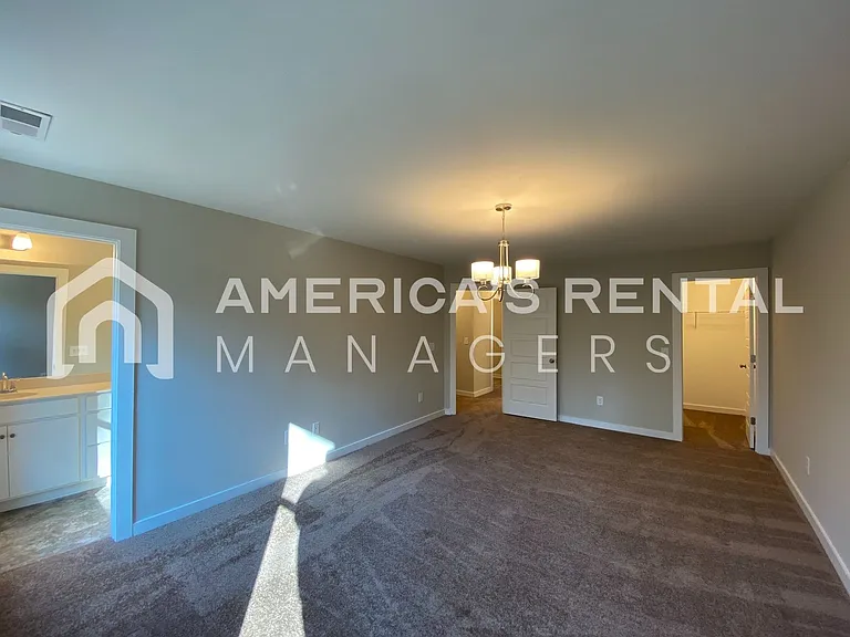 7940 Saint James Dr — Photo 18