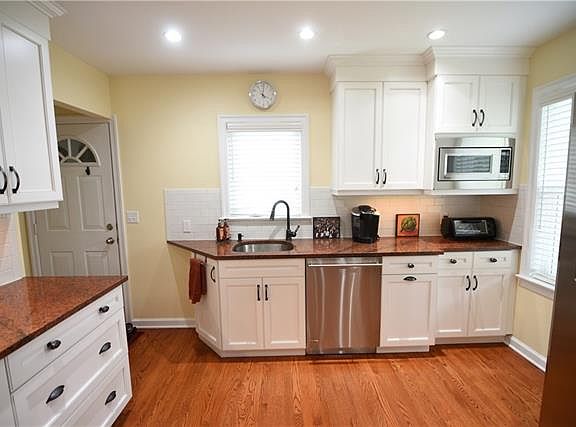 3rd image of 130 Pleasant Ave