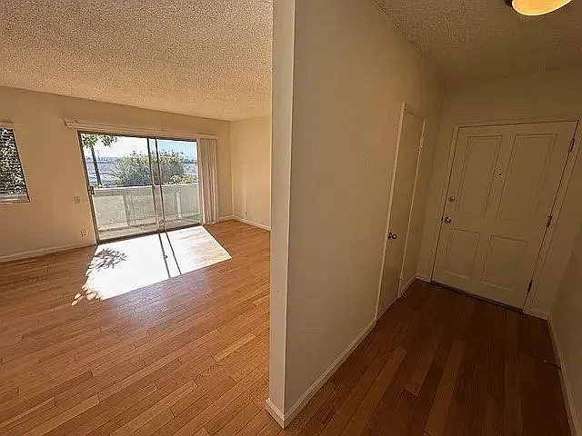 1 bed, 800 sqft, $2,550 — Photo 3