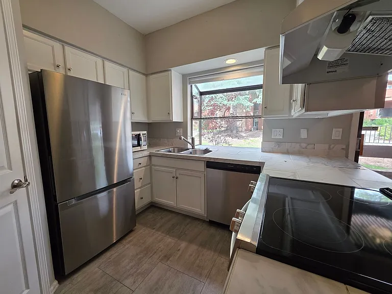 5014 Sunsuite Trl — Photo 4