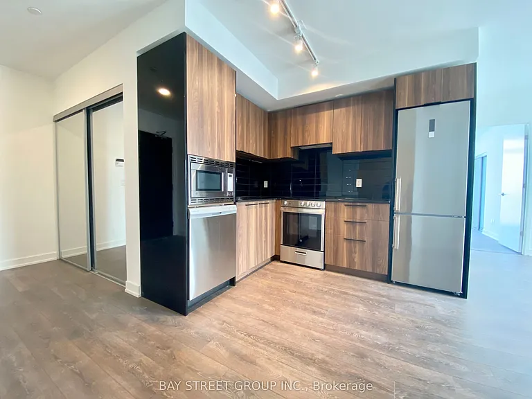 501 Yonge St #2709 — Photo 4