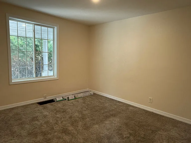1015 W Center St — Photo 4