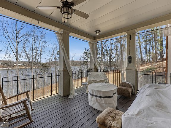 3rd image of 2819 Point Overlook