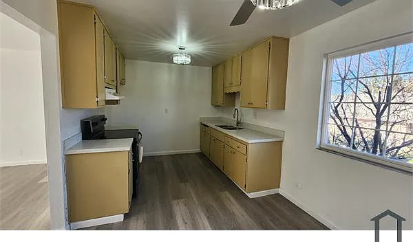 9220 Bancroft Ave #D — Photo 1