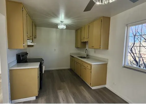 9220 Bancroft Ave, Oakland, CA