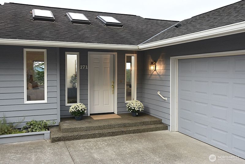 2nd image of 171 NE Fair Oaks Terrace