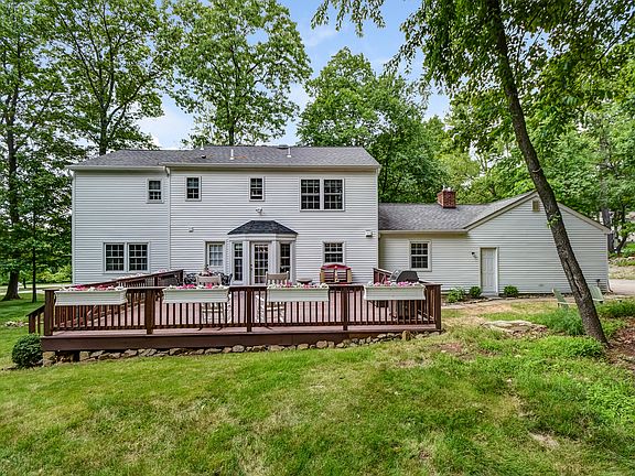 4th image of 2 Eagle Nest Ln
