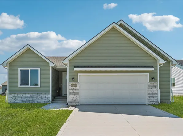 2109 White Oak Ln, Granger, IA 50109