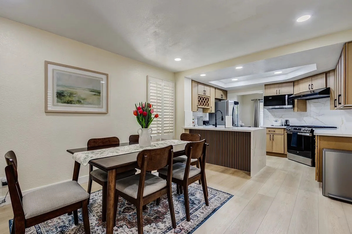 4 bed, 3.0 bath, 1578 sqft, $5,800 — Photo 3