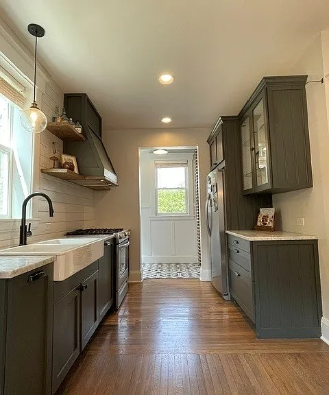 1905 Waverly Ave — Photo 9