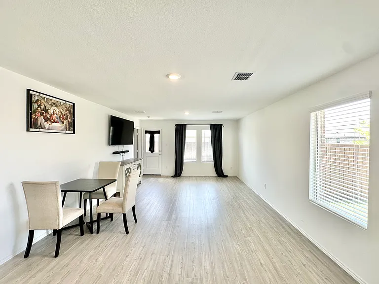 4152 Silverstein St — Photo 10
