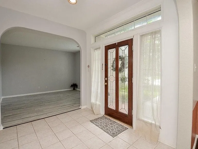 2515 Lansing Cir — Photo 7