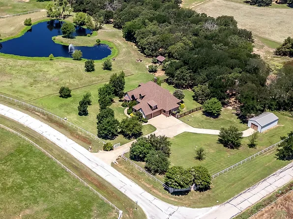 300 Spring Mountain Rd, Crossroads, TX 76227