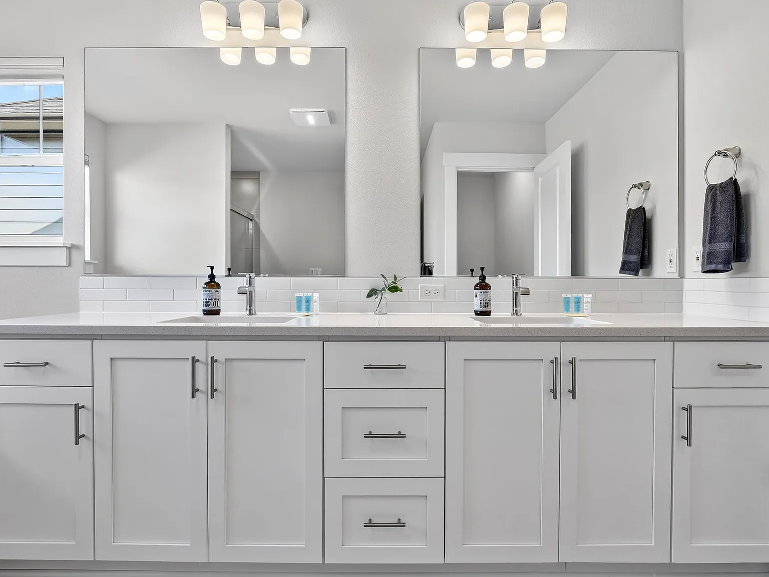 4 bed, 2.5 bath, 2120 sqft, $5,900 — Photo 3