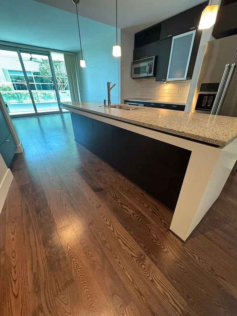 Luxurious 2/2 Modern Condo in Prestigious Channelside with Resort-Style Amenities — Photo 3