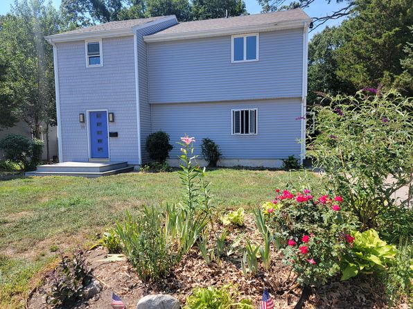 28 Sand Hill Dr