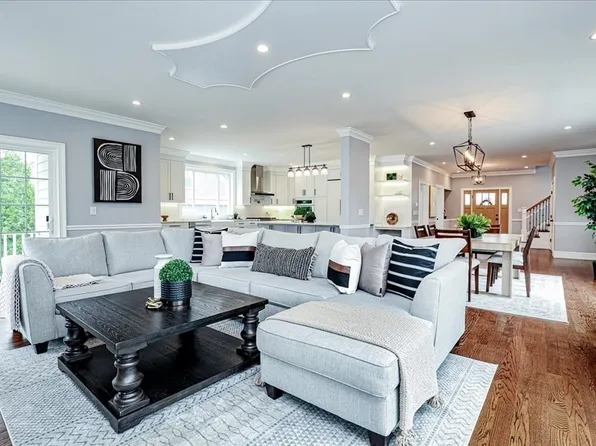 113 Hunnewell St, Needham, MA 02494