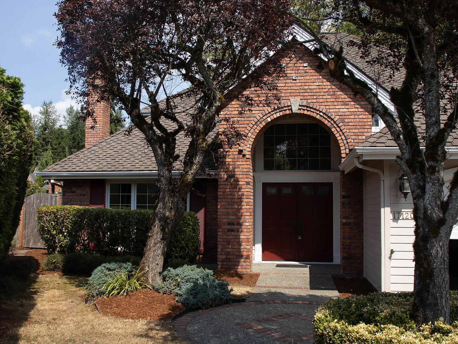 4 bed, 2.5 bath, 2890 sqft, $4,795 — Photo 2