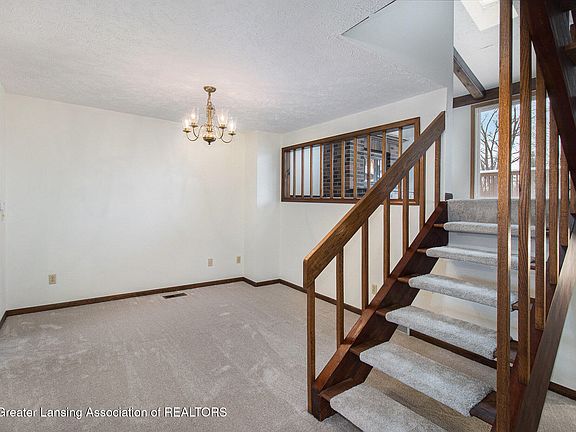 3rd image of 1456 Erica Ln