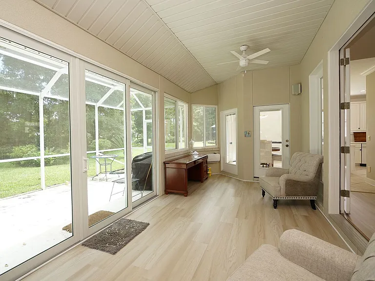 1534 Glenlake Cir — Photo 44