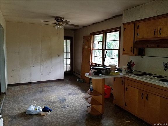 5th image of 319 Blooming Grove Tpke