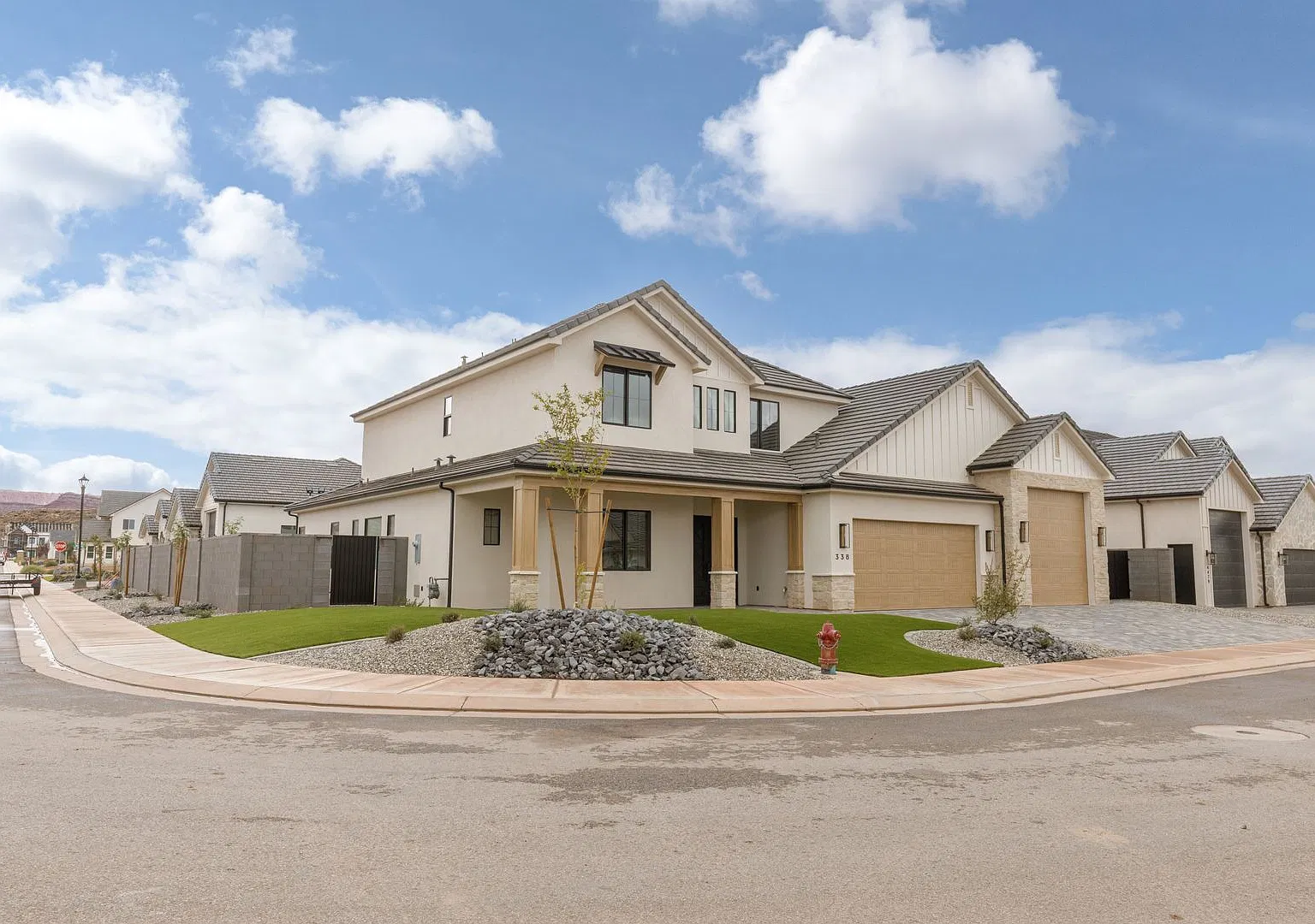 Gorgeous 5 bedroom in Finley Farms with Sports Court within walking distance to Crimson High School — Photo 3
